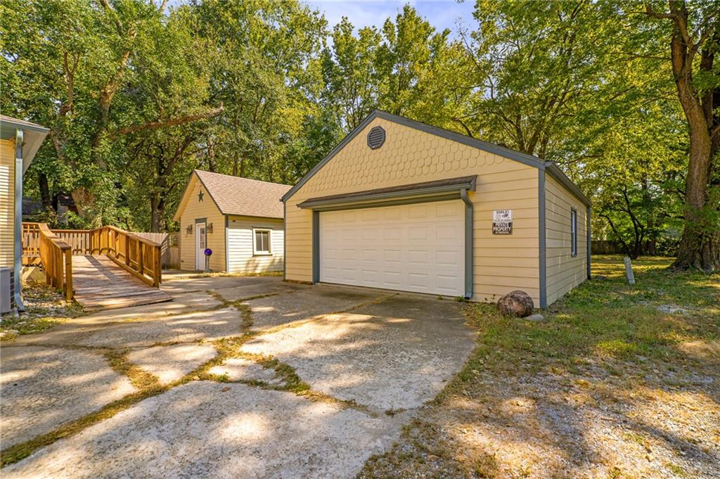 553 E Park Street Property Photo 31