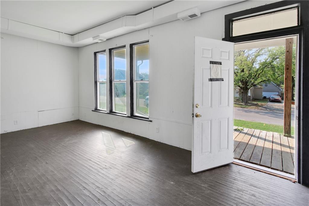 1415 And 1411 Belmont Avenue Property Photo 5