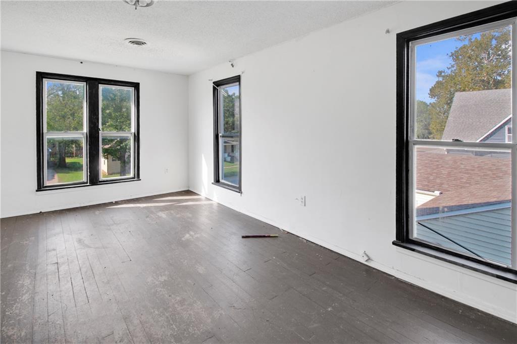 1415 And 1411 Belmont Avenue Property Photo 15