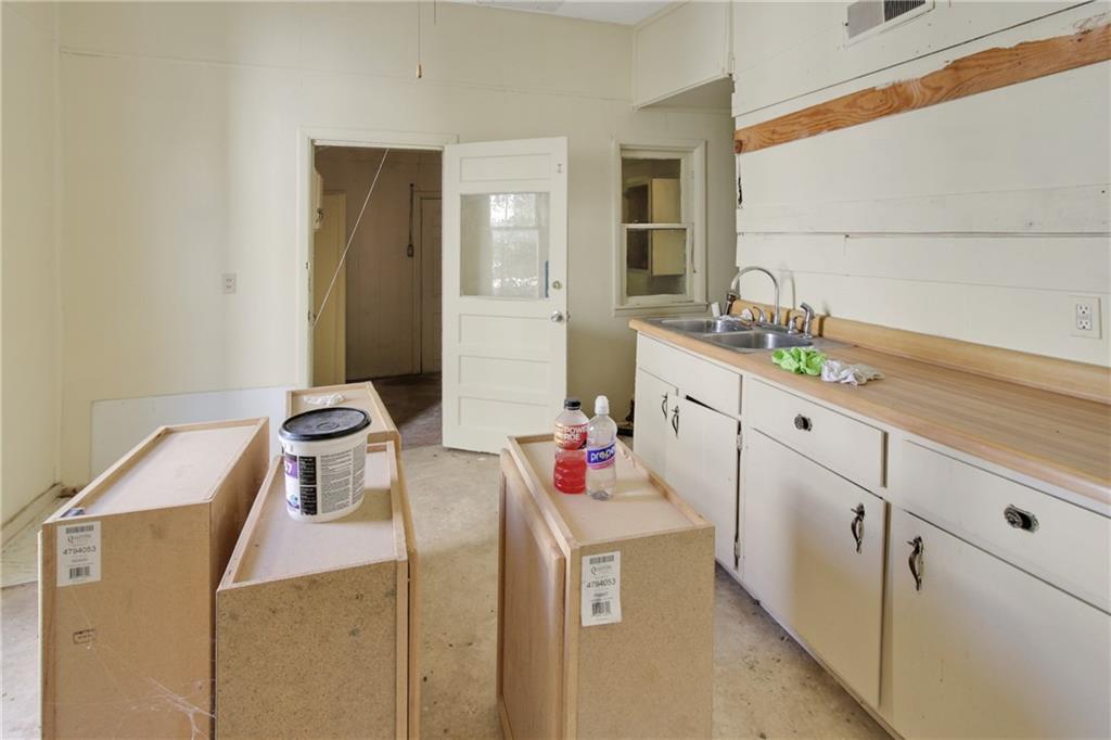 1415 And 1411 Belmont Avenue Property Photo 22