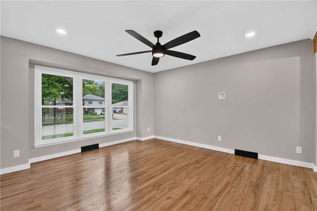 605 Ne Ash Street Property Photo 9