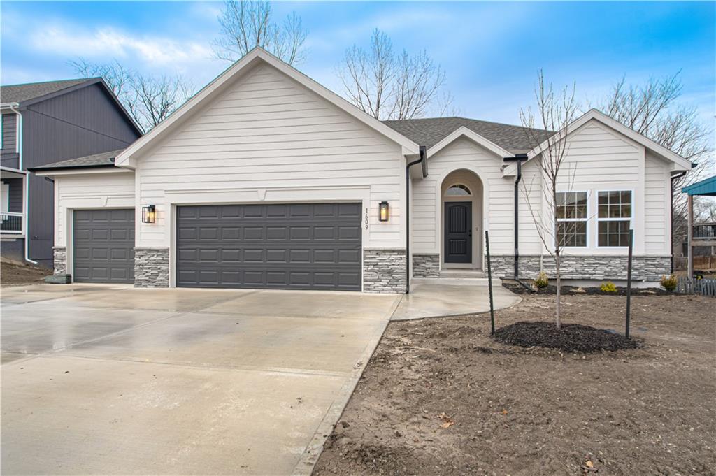 1107 Oak Ridge Street Property Photo 1