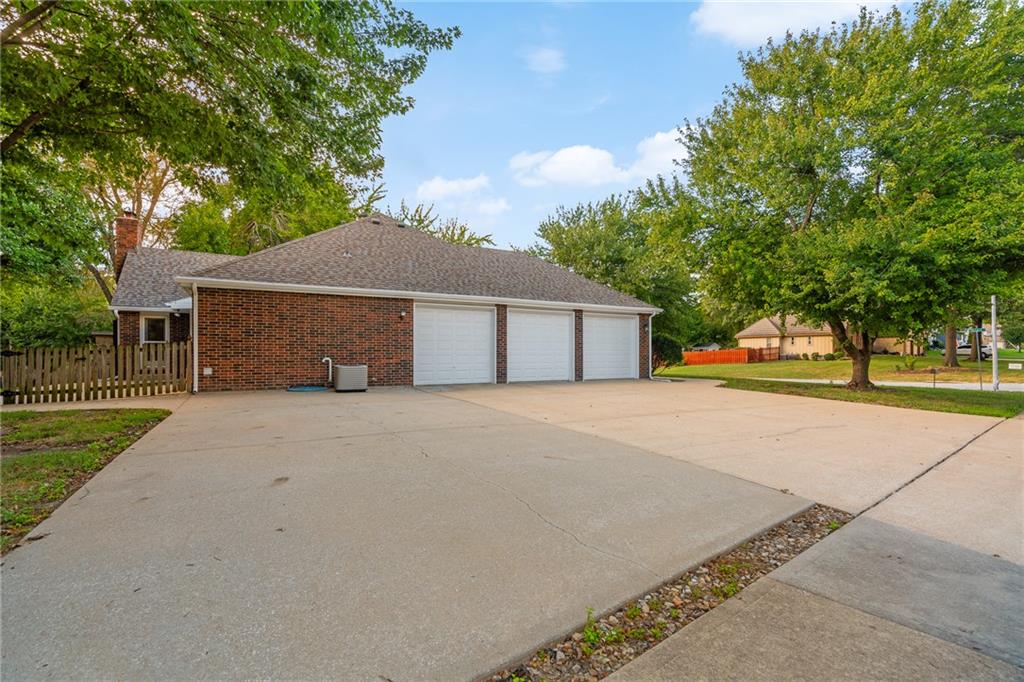 14744 S Village Drive Property Photo 4