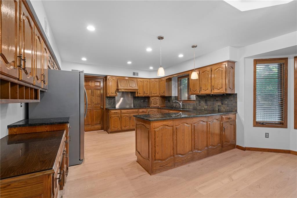 14744 S Village Drive Property Photo 15