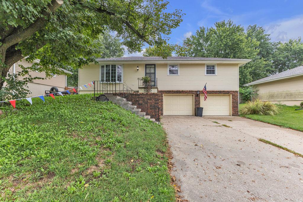 2209 N Leonard Road Property Photo 1