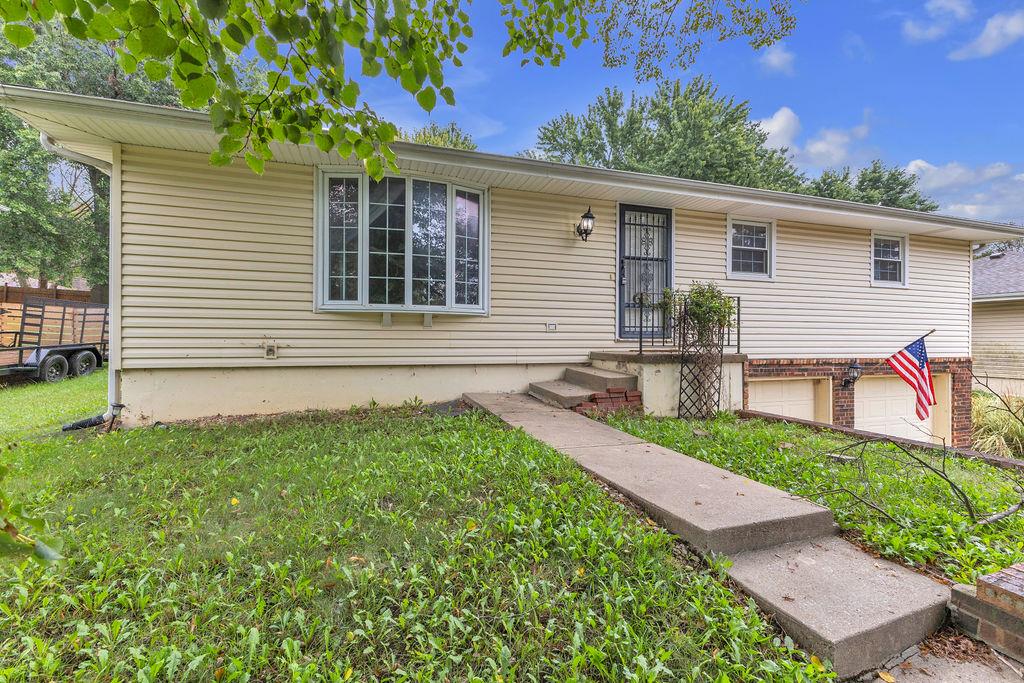 2209 N Leonard Road Property Photo 2