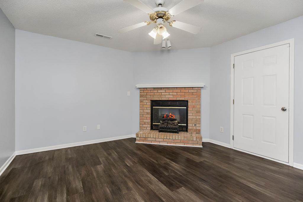 304 E Hansen Court Property Photo 3