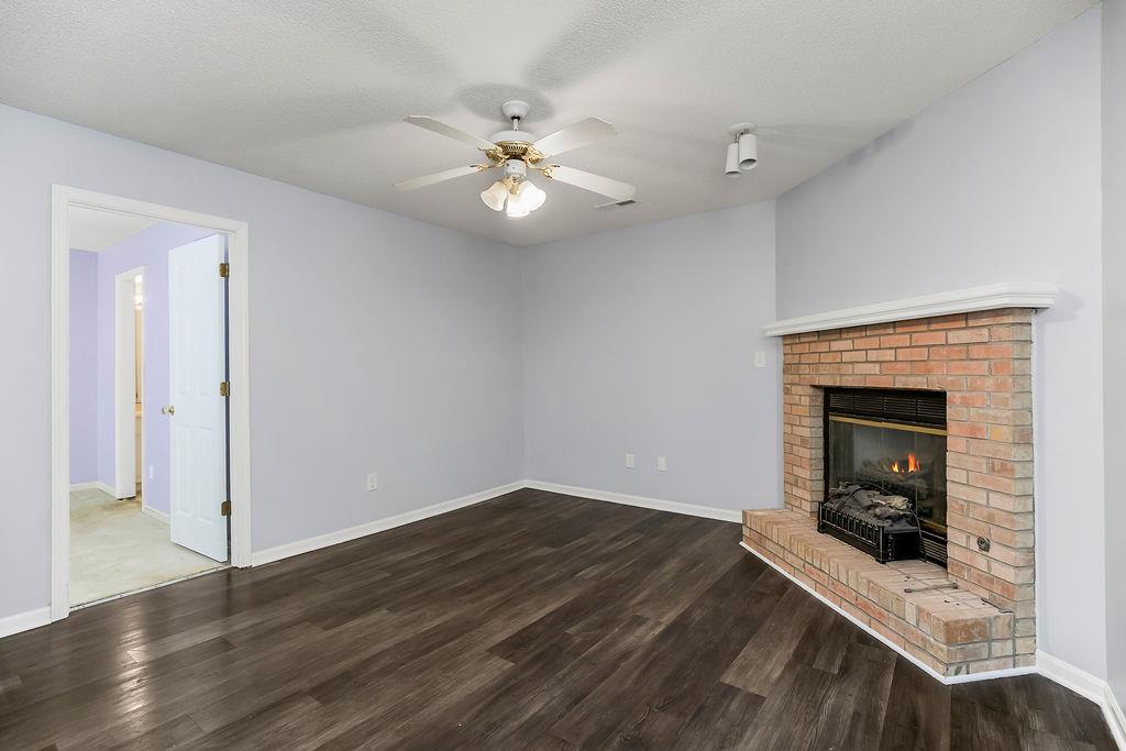 304 E Hansen Court Property Photo 4