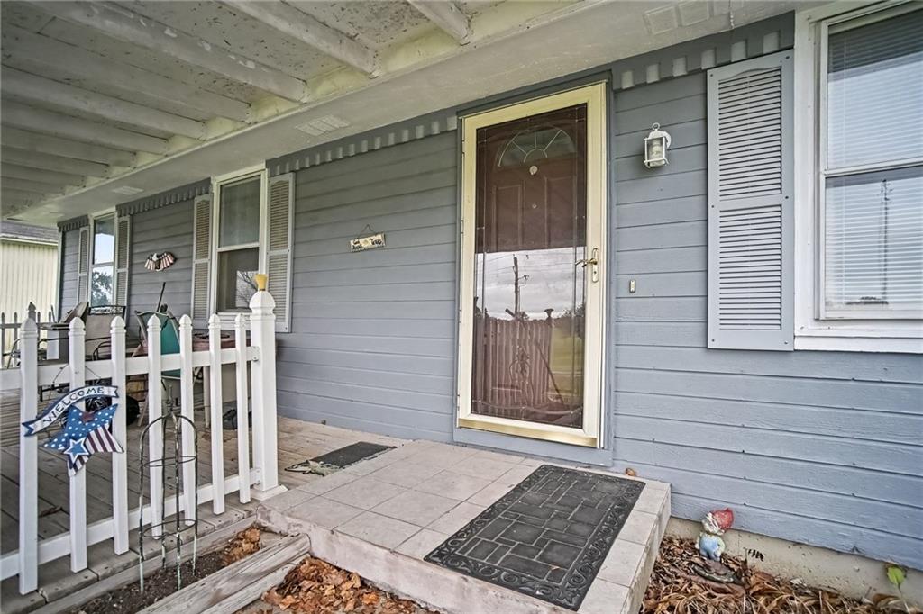 1006 Town And Country Lane Property Photo 5