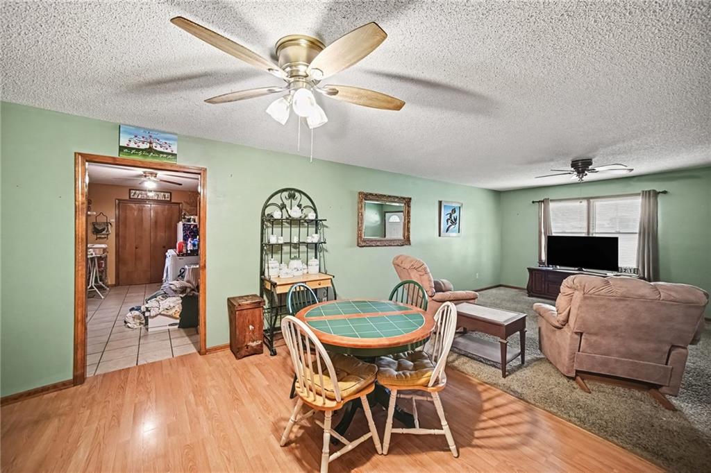 1006 Town And Country Lane Property Photo 9