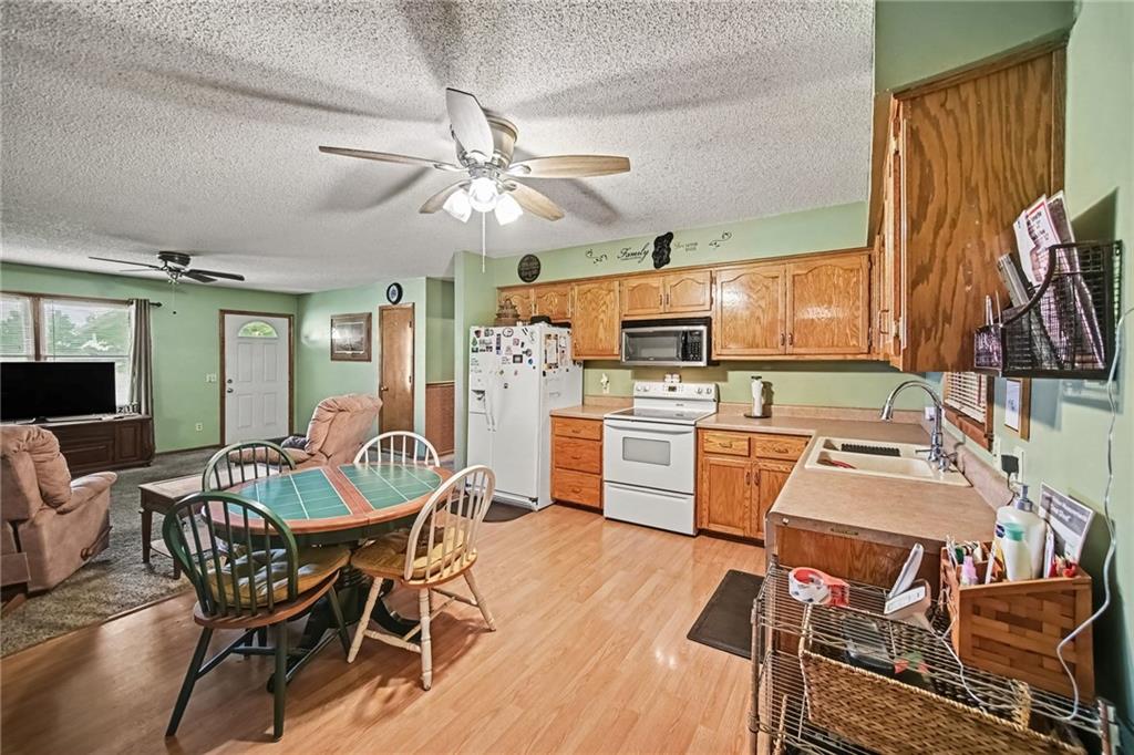1006 Town And Country Lane Property Photo 11