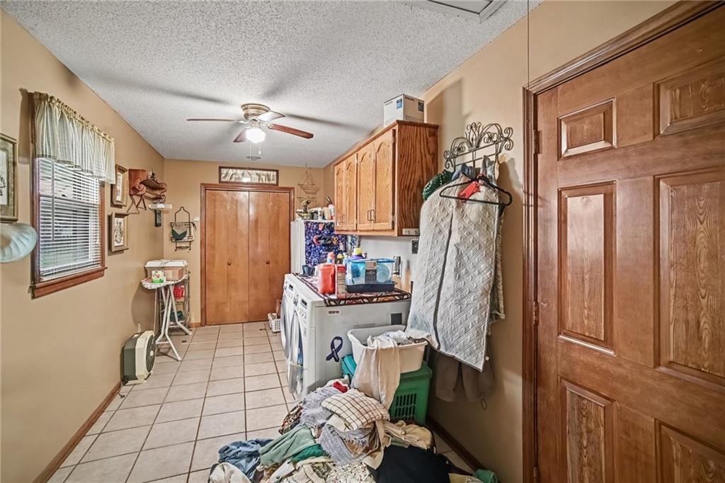 1006 Town And Country Lane Property Photo 12