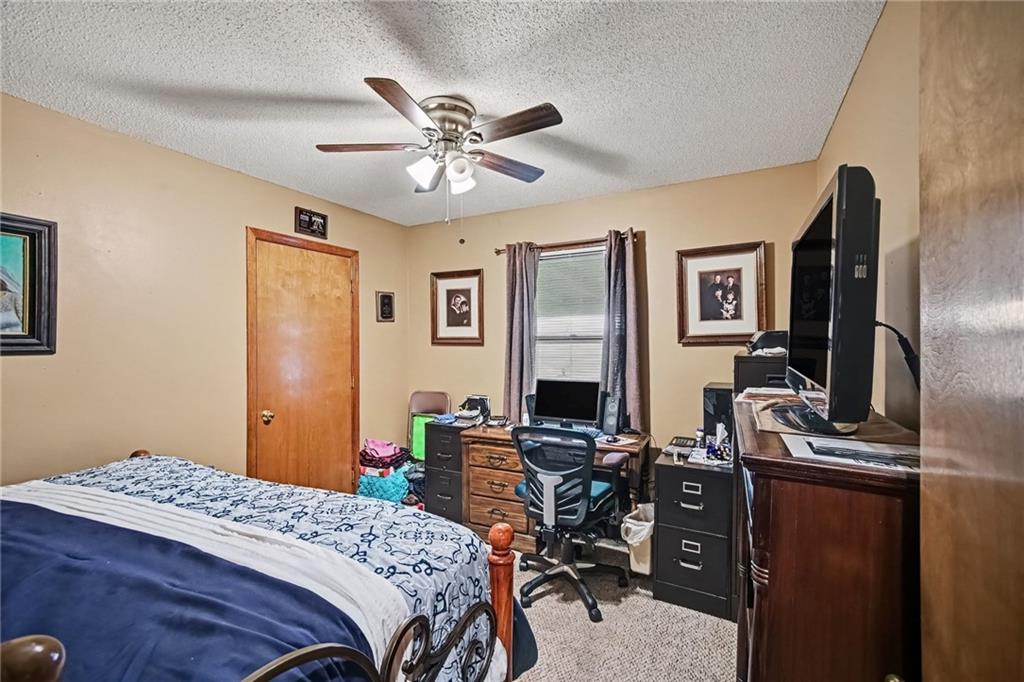 1006 Town And Country Lane Property Photo 13
