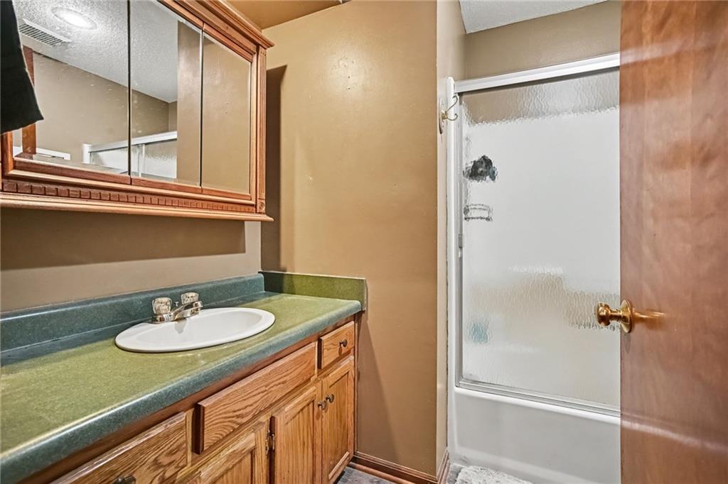 1006 Town And Country Lane Property Photo 14