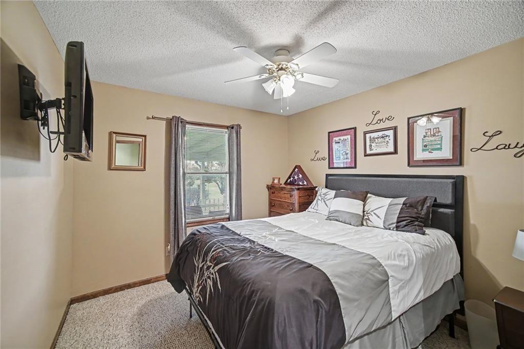 1006 Town And Country Lane Property Photo 15