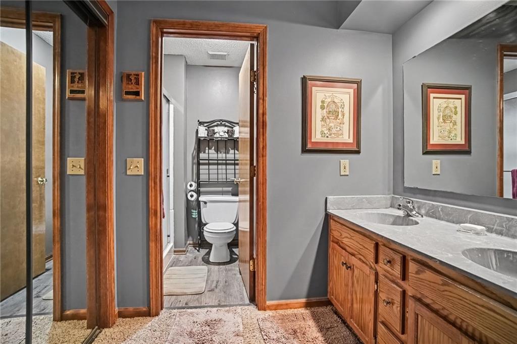 1006 Town And Country Lane Property Photo 16
