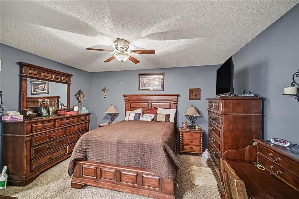 1006 Town And Country Lane Property Photo 17