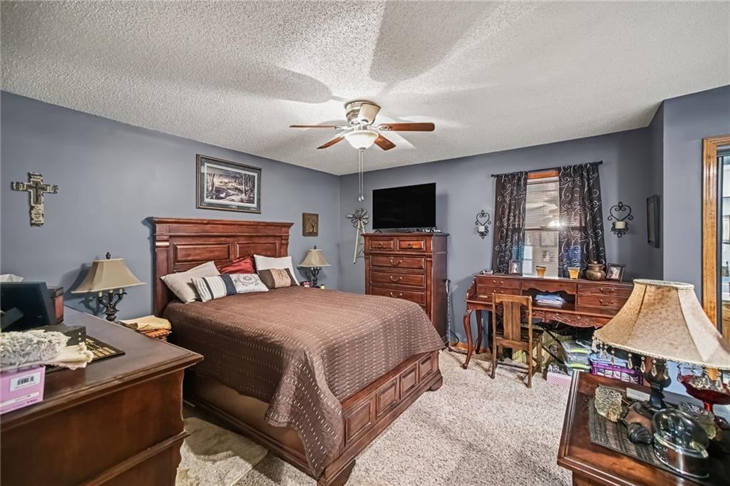 1006 Town And Country Lane Property Photo 18