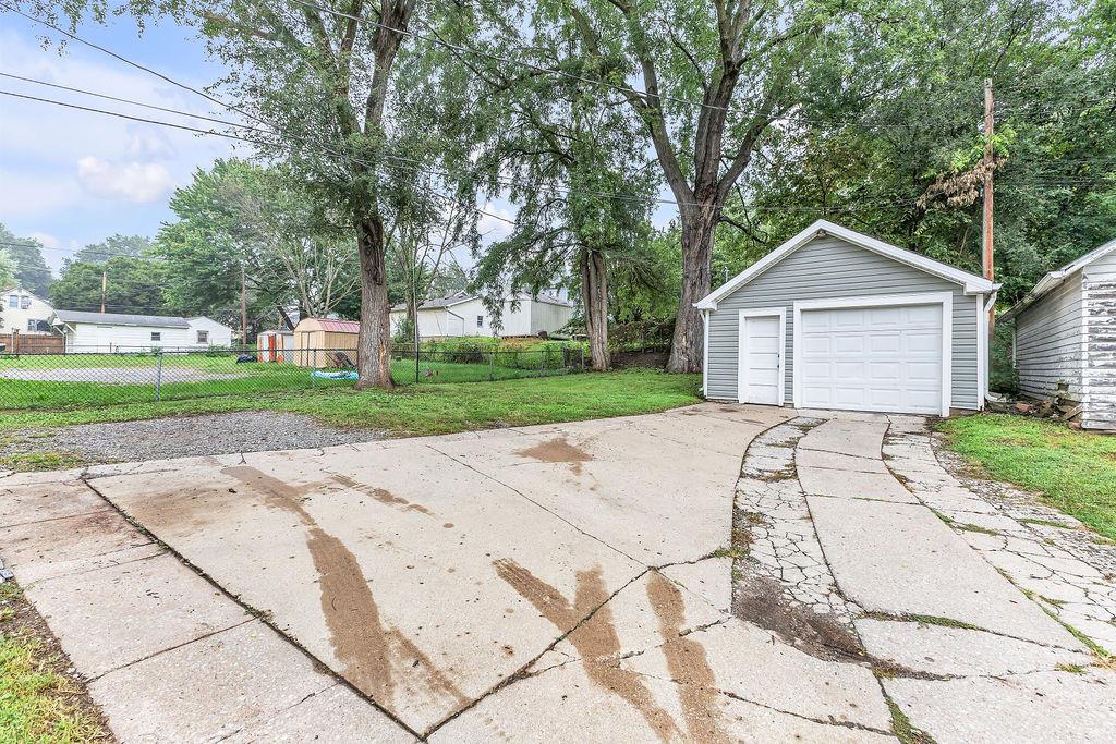 1909 S 22nd Street Property Photo 20