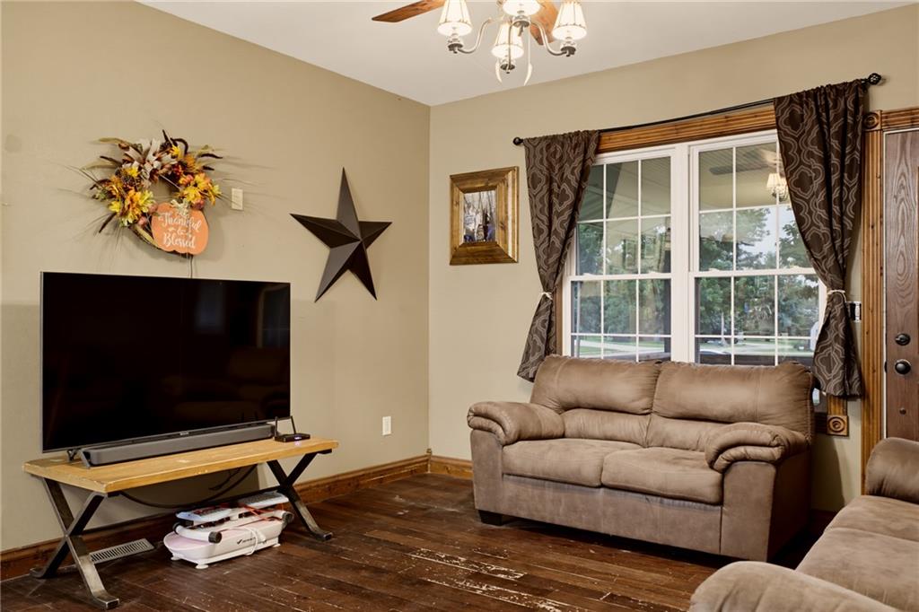 605 E Crandall Street Property Photo 5