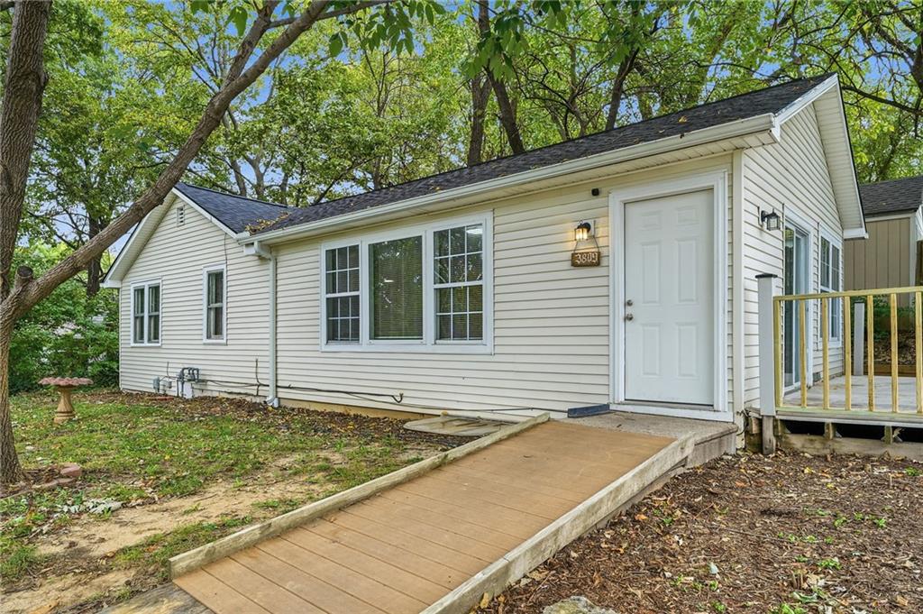 3809 N Spruce Avenue Property Photo 3