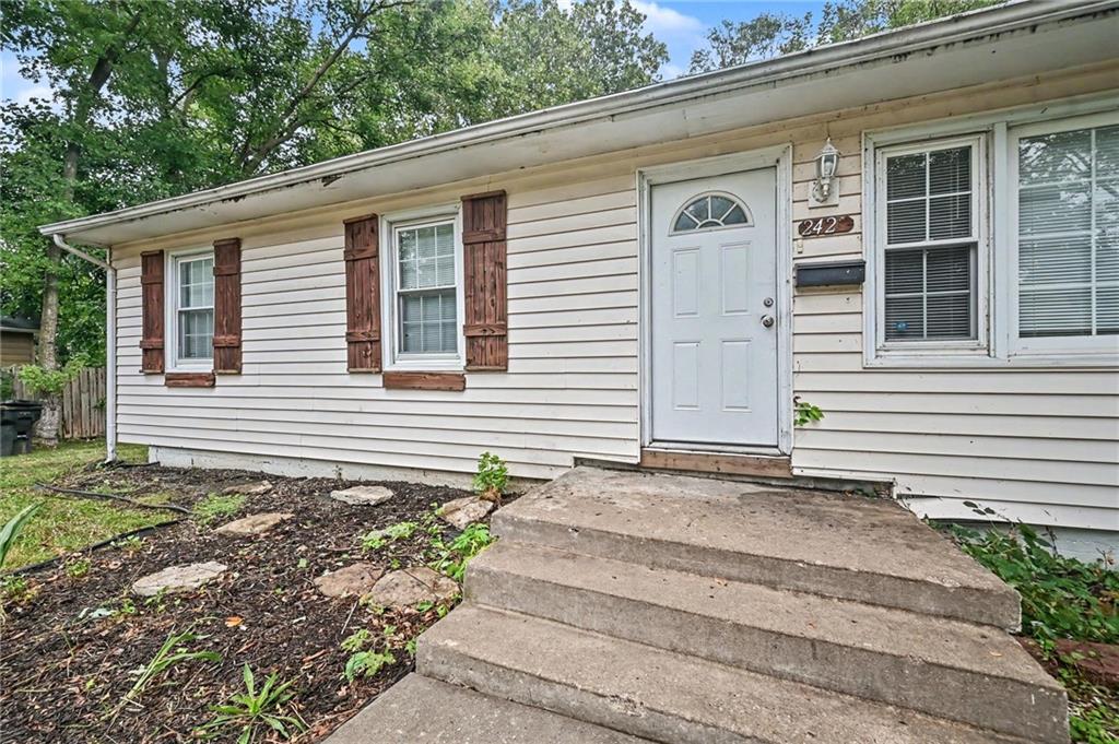 2425 S Lees Summit Road Property Photo 2