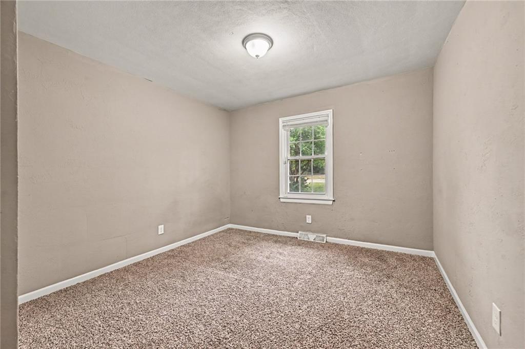2425 S Lees Summit Road Property Photo 8
