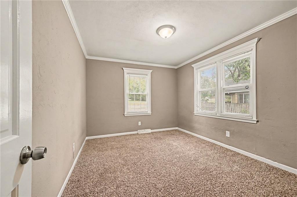 2425 S Lees Summit Road Property Photo 10