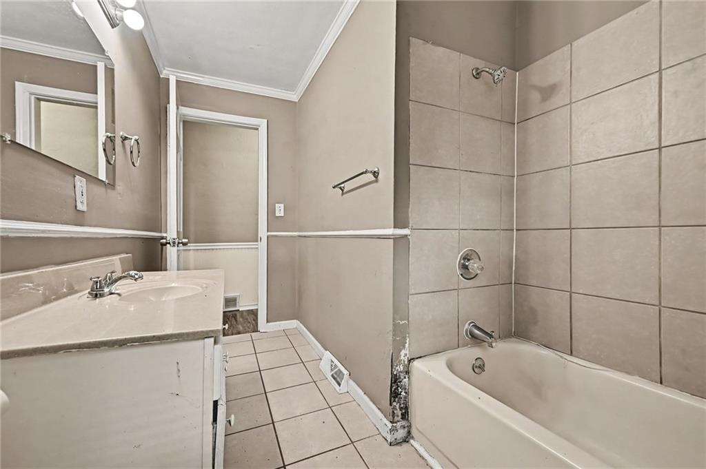 2425 S Lees Summit Road Property Photo 12