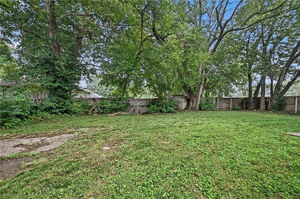 2425 S Lees Summit Road Property Photo 16