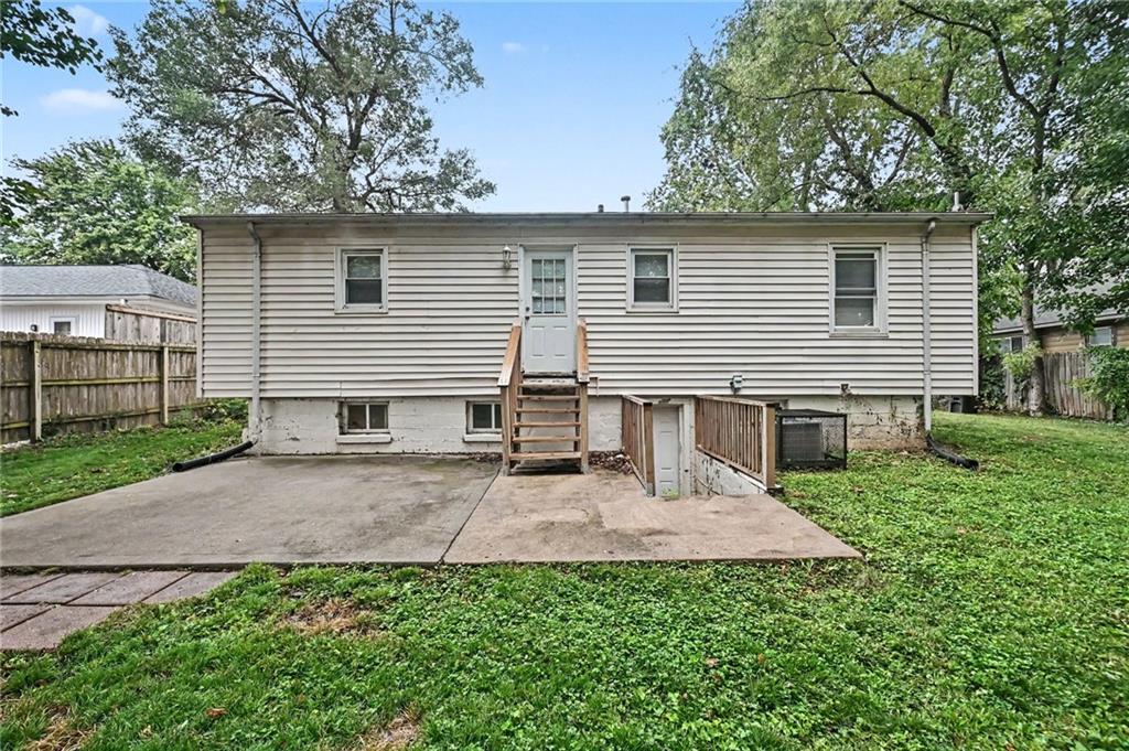 2425 S Lees Summit Road Property Photo 17
