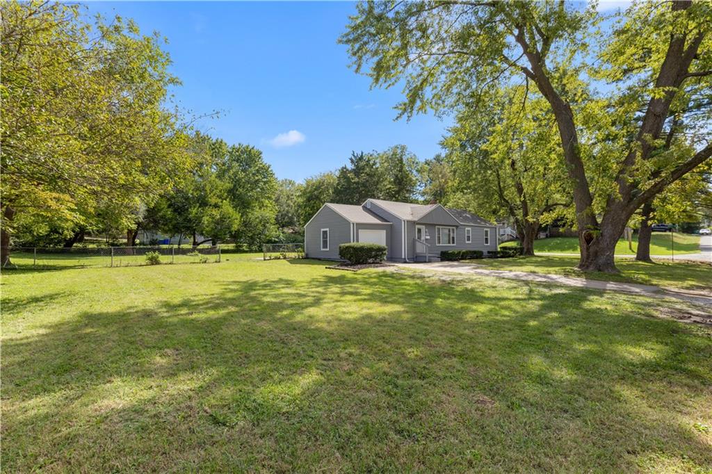 5433 Willow Avenue Property Photo 3