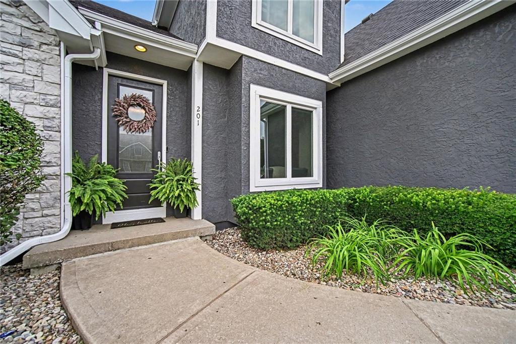 201 Surrey Court Property Photo 6
