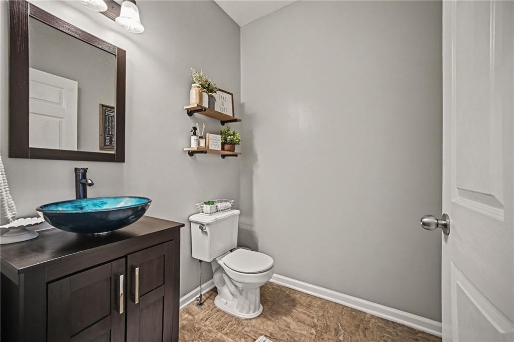 201 Surrey Court Property Photo 18