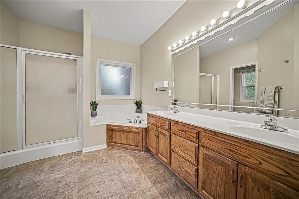 201 Surrey Court Property Photo 23
