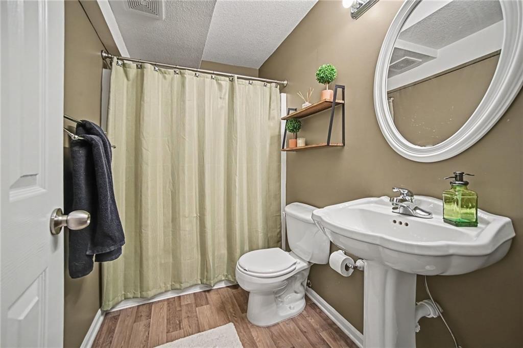 201 Surrey Court Property Photo 33