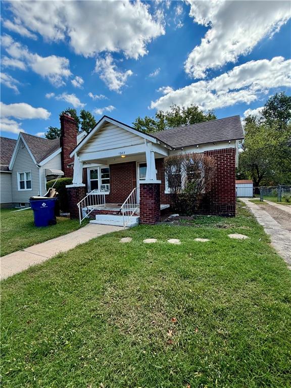 1203 W 5th Street Property Photo 1