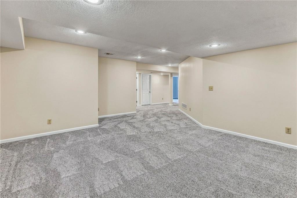 1306 Thomas Drive Property Photo 32