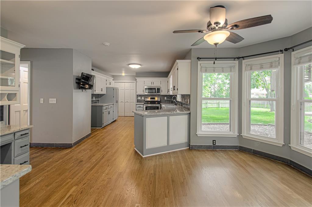 8533 Hall Street Property Photo 12