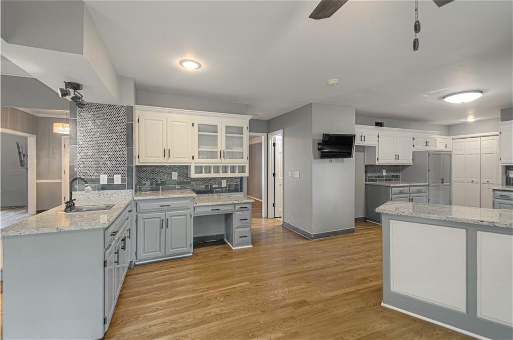 8533 Hall Street Property Photo 13