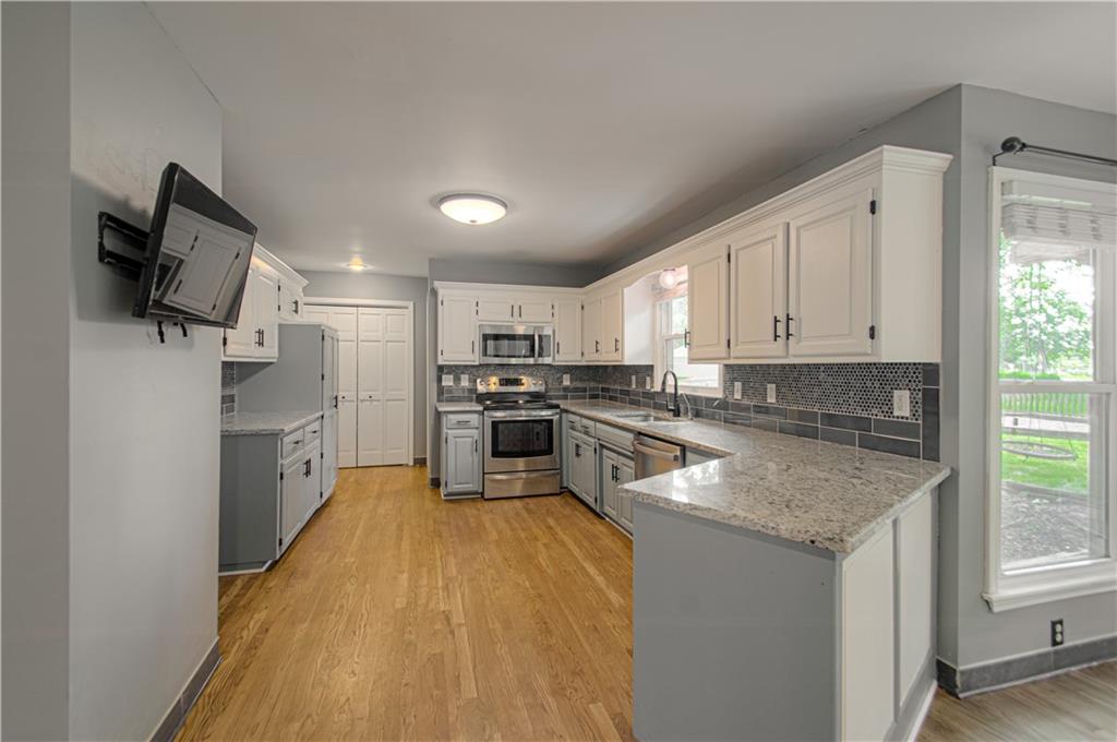 8533 Hall Street Property Photo 15
