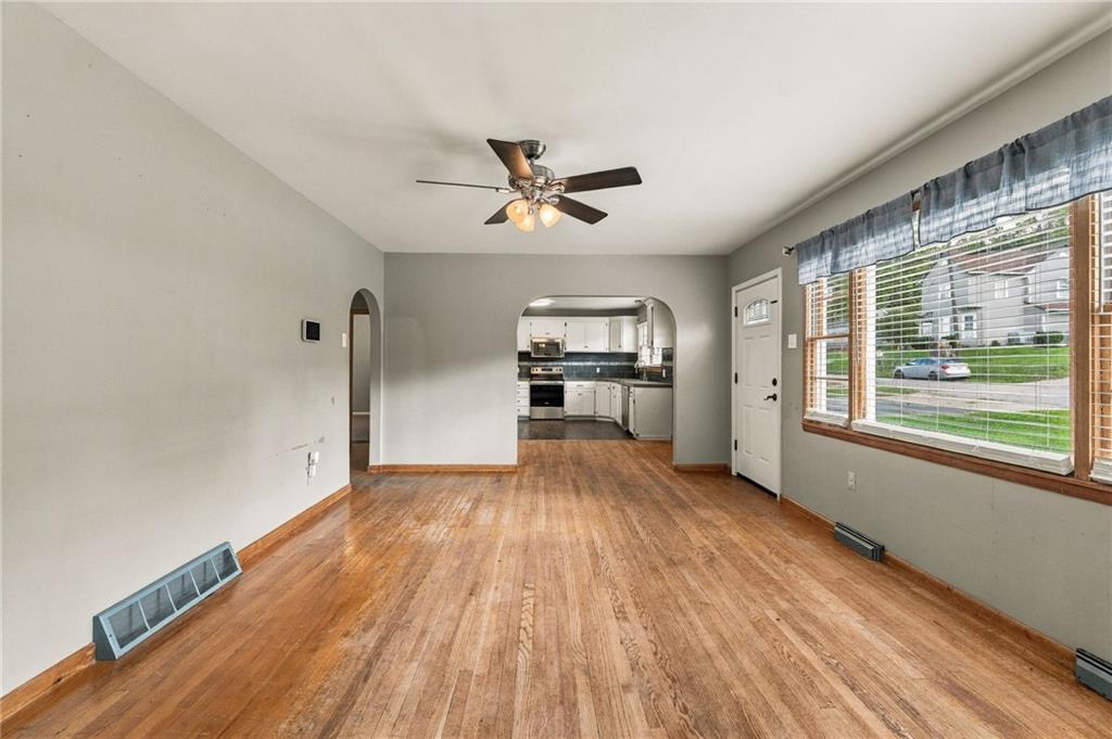 512 E Woods Street Property Photo 6
