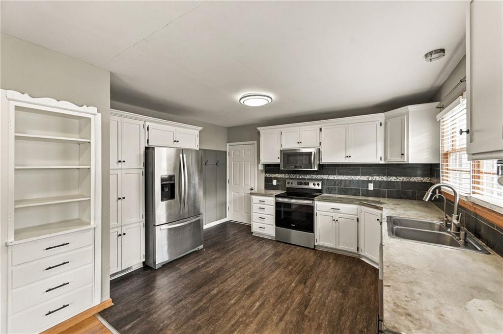 512 E Woods Street Property Photo 10