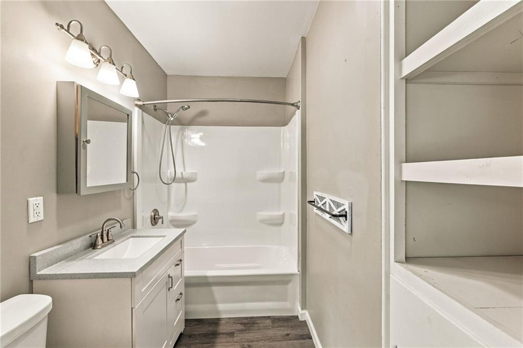 512 E Woods Street Property Photo 18