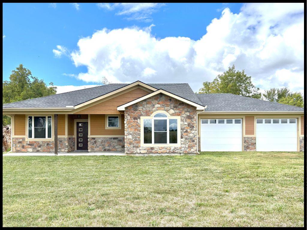 160 Nw H Highway Property Photo 1