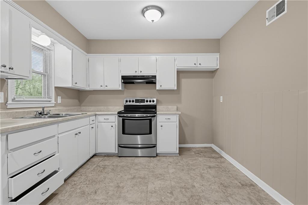 11015 Herrick Avenue Property Photo 11