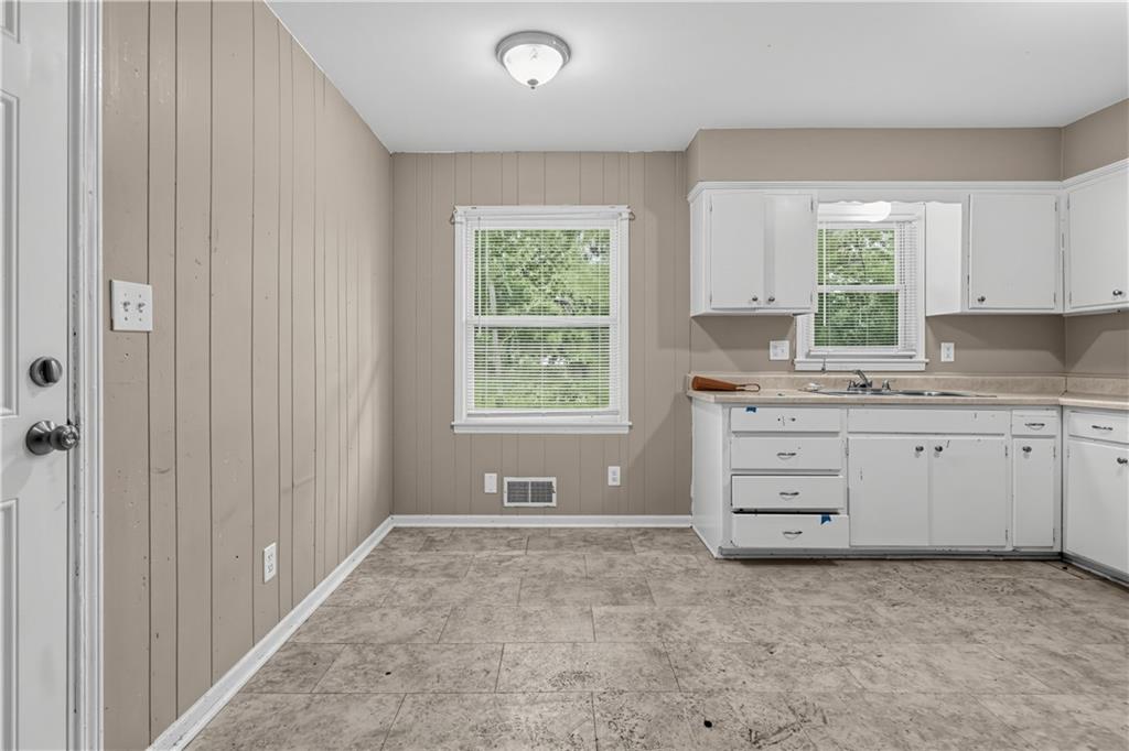 11015 Herrick Avenue Property Photo 12