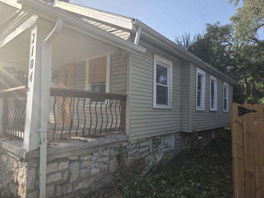 2104 E 59th Street Property Photo 2