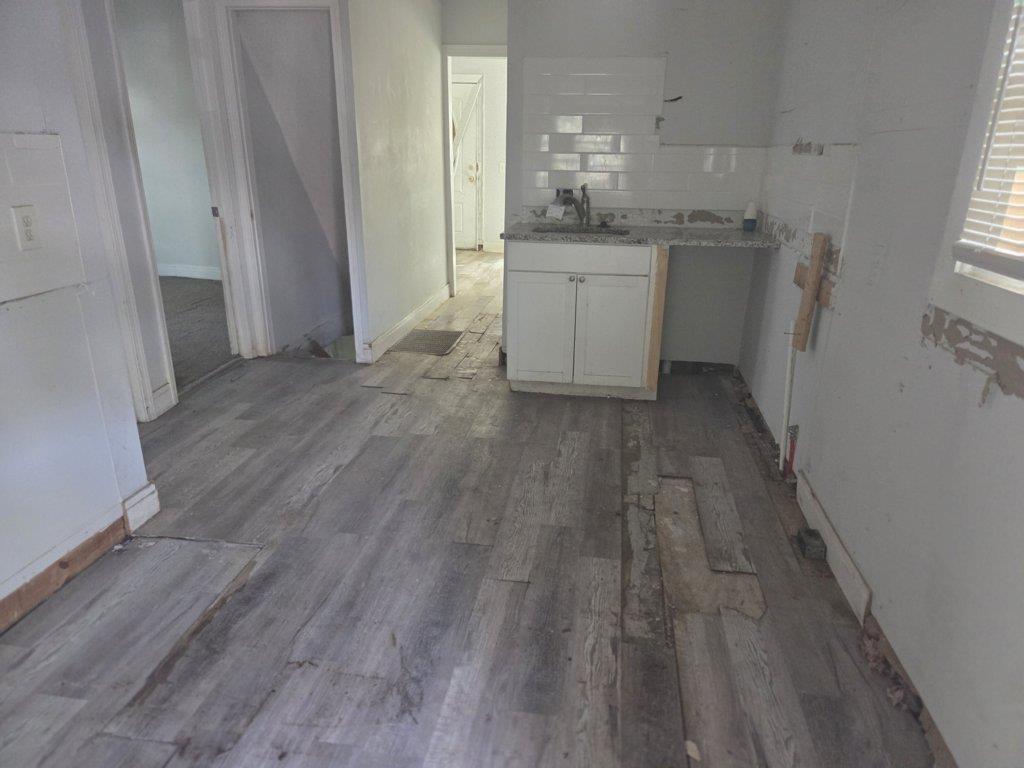 2104 E 59th Street Property Photo 4