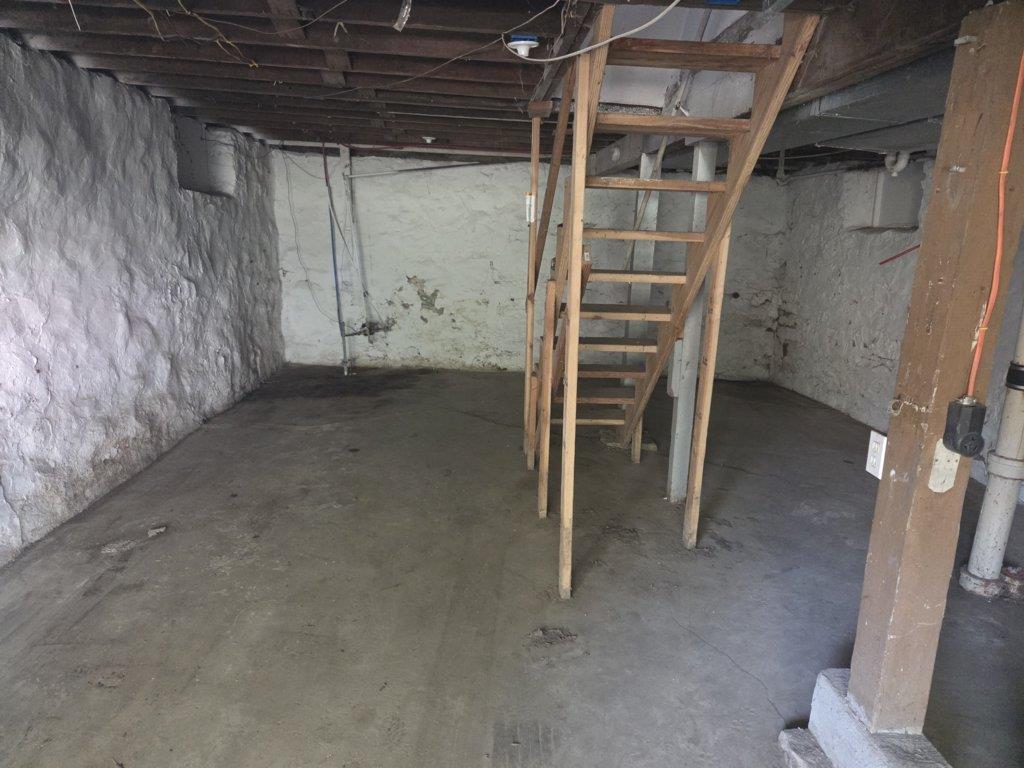 2104 E 59th Street Property Photo 5